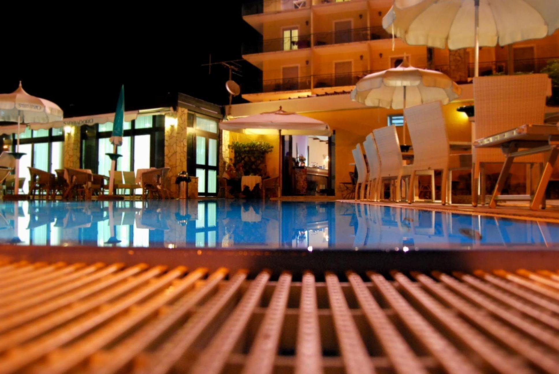 Hotel Club Sabbiadoro Battipaglia Exterior photo