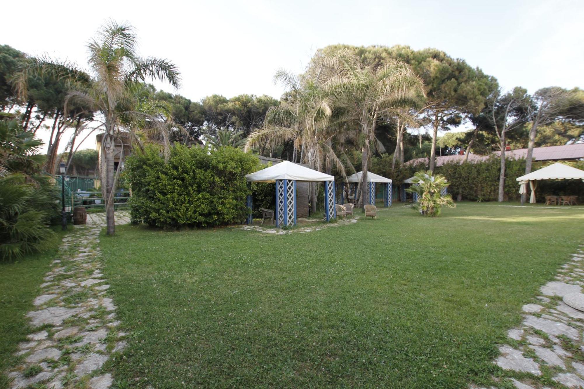 Hotel Club Sabbiadoro Battipaglia Exterior photo
