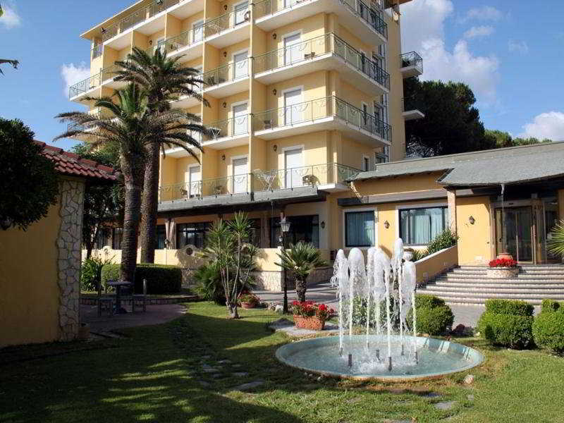 Hotel Club Sabbiadoro Battipaglia Exterior photo