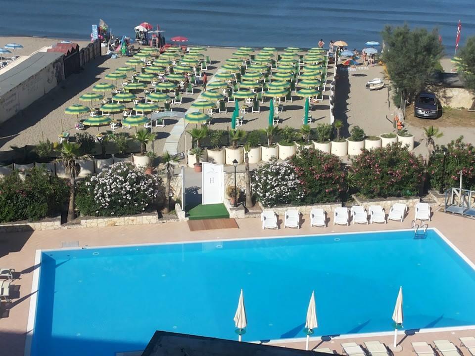 Hotel Club Sabbiadoro Battipaglia Exterior photo